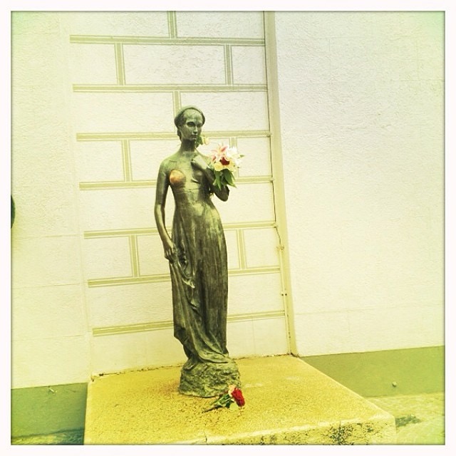 Juliet Capulet statue