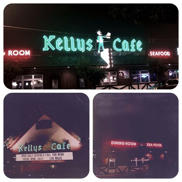 Kelly's Cafe (4400 Atlantic Ave.) at night.